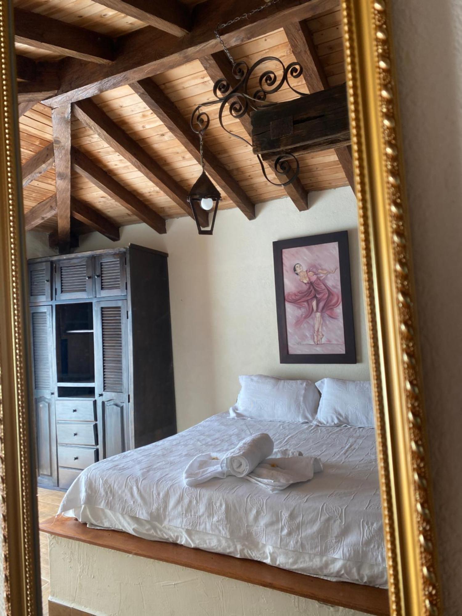 Гостевой дом Oak Tree House Гуатапе Экстерьер фото